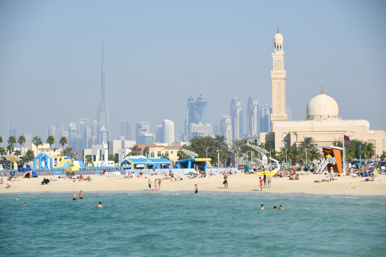 When is the best time to visit Dubai for a beach holiday