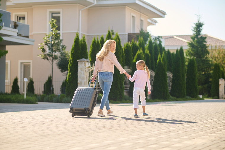 Travelling to the UAE with Children and Minors
