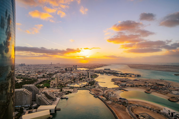 Territorial features of the largest emirates