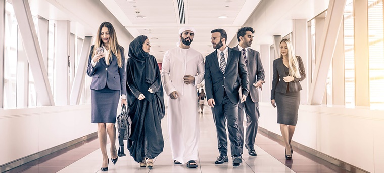 Не стоит из желания угодить одеваться в традиционную одежду 