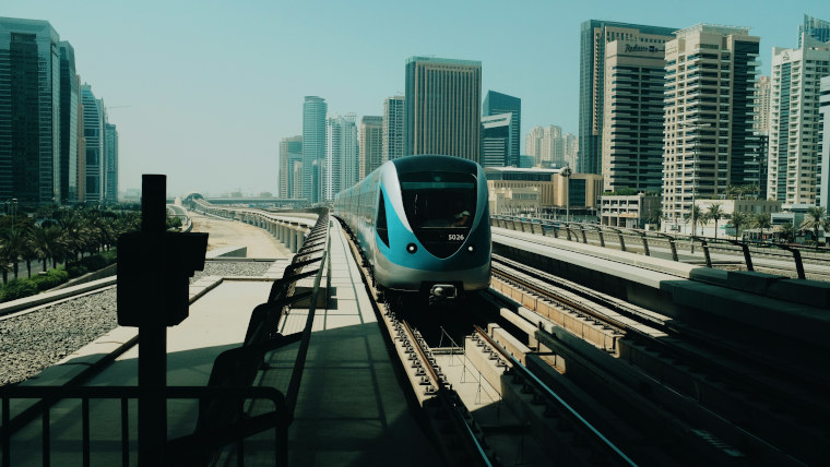 What is the most convenient way to get around Dubai